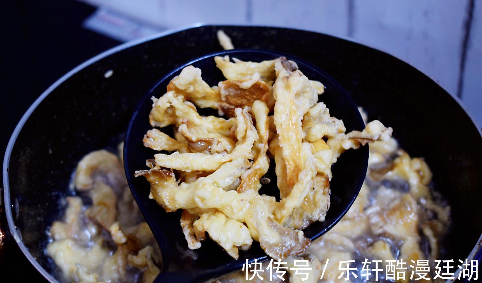 好吃的干炸鲜蘑，五块钱一盘的美食，外酥里嫩