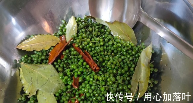 花椒油不要直接油炸,厨师长教你正确做法,又香又麻看一眼就会!