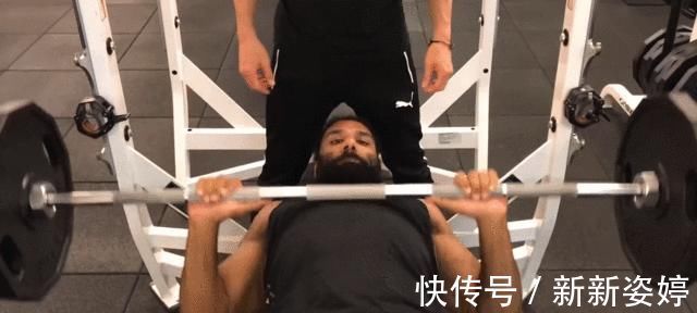 手臂|练胸效果差,你胳膊伸太直了练卧推和俯卧撑时,这些错误不要犯