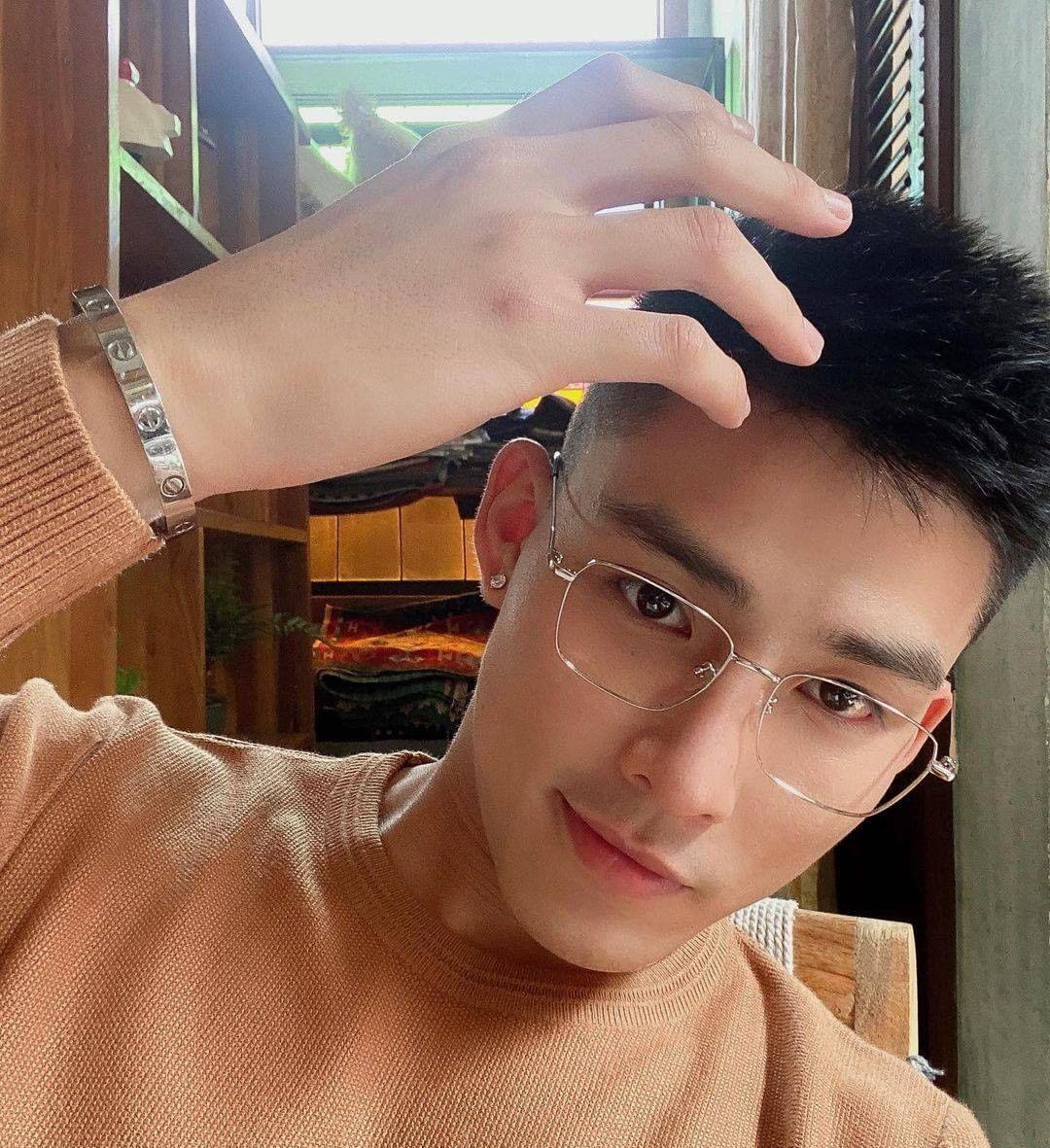 露额|男生不要留“过耳”发型,5款干净利落的短发,剪完帅气提升颜值