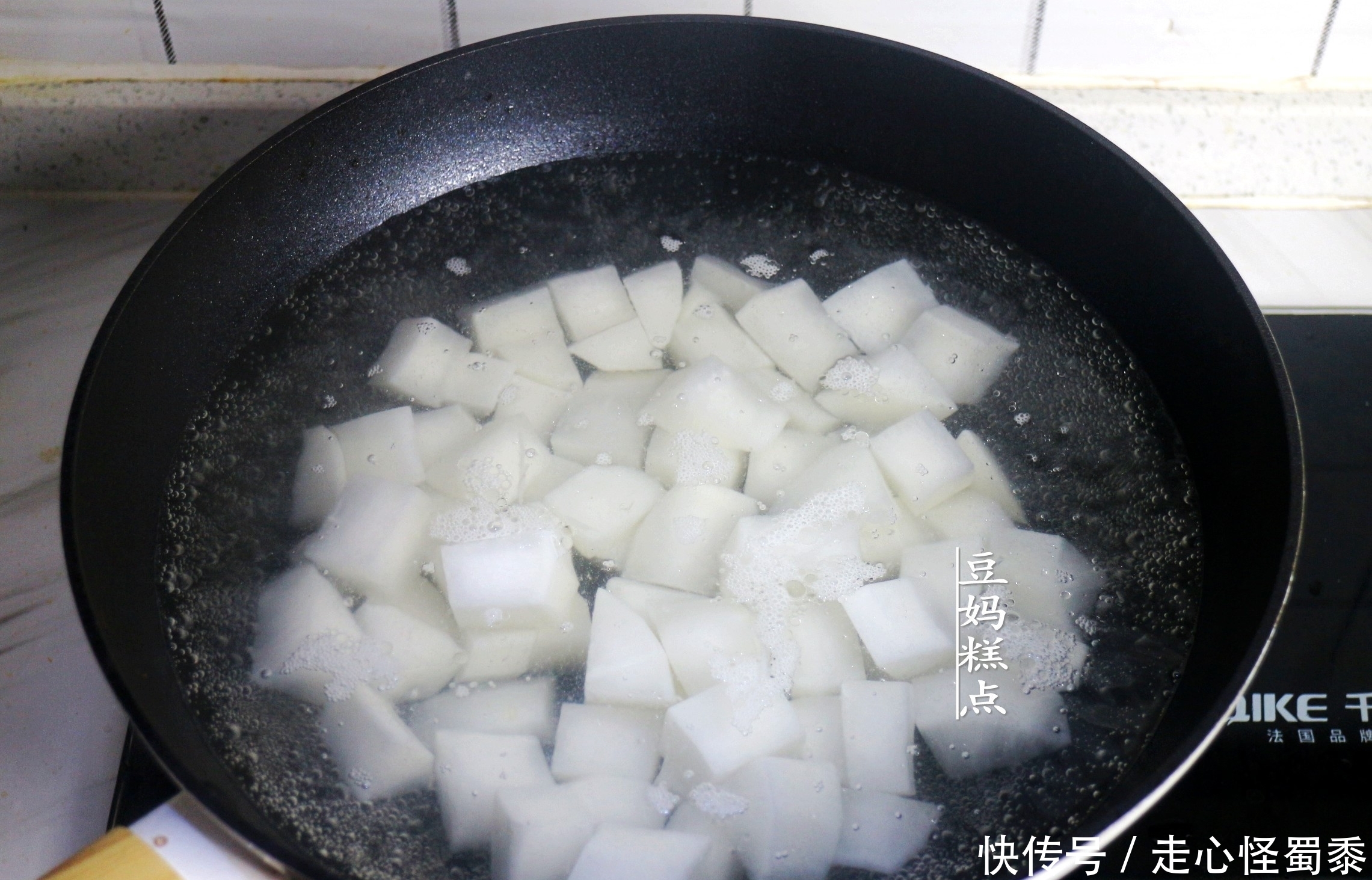  萝卜|素菜馆里的招牌菜，红烧萝卜，这做法比肉可香多了