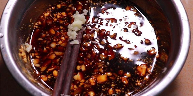 饭店大厨教你秘制猪蹄,不放一滴水,猪蹄入口即化,满口留香