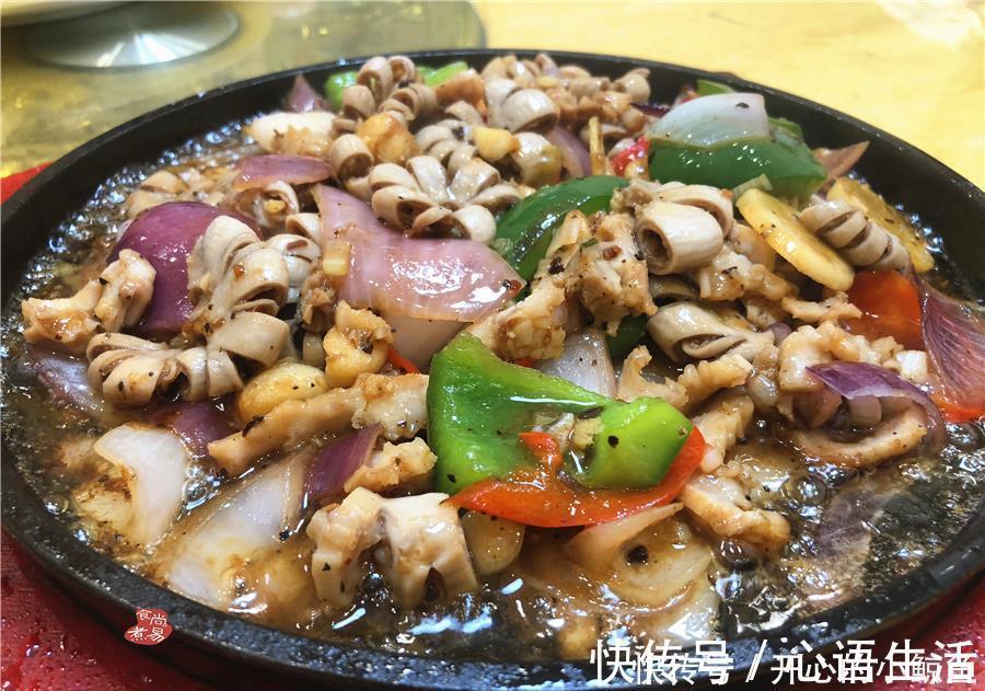 亲戚请吃饭,表姐提前抢着去买单,5人花了210,爸妈满足吃到撑