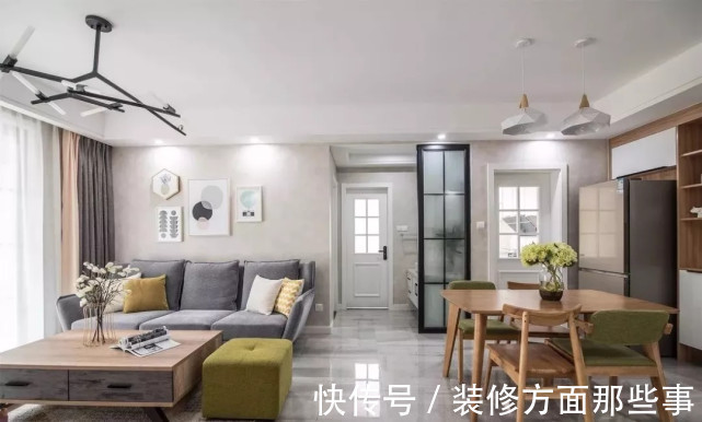 落地窗|127平现代风阳台隔出小书房,临着大大的落地窗,轻松又惬意