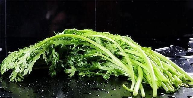 茼蒿|茼蒿的营养价值高,哪几类人不能吃?专家提醒:这几类人需要注意