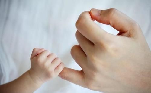 大脑|手越灵活的宝宝,大脑越聪明 小婴儿的妈妈一定要看