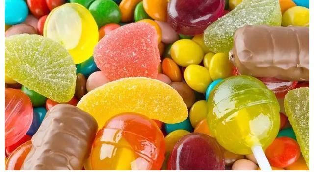 睡眠质量|儿科医生劝告:娃再馋,这3种零食也少给娃吃,易伤脾不长个