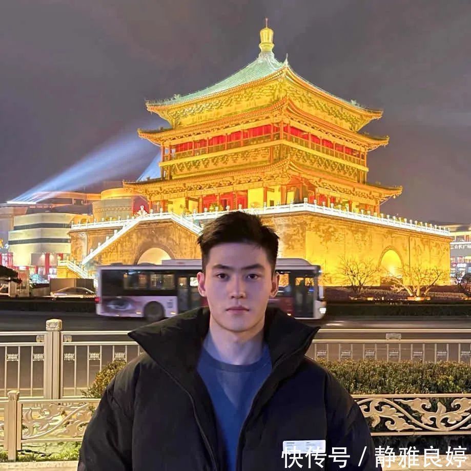 腹肌|帅气寸头小奶狗,身材挺拔高鼻梁惹人爱,疯狂赶超彭于晏