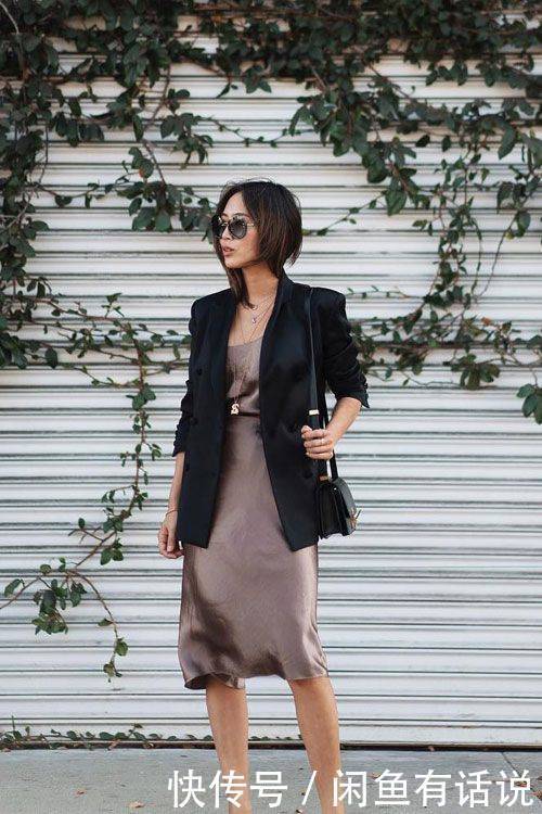 穿搭|章小蕙虽然身材微胖,穿蕾丝吊带裙却很显气质,一张旺夫脸最抢镜