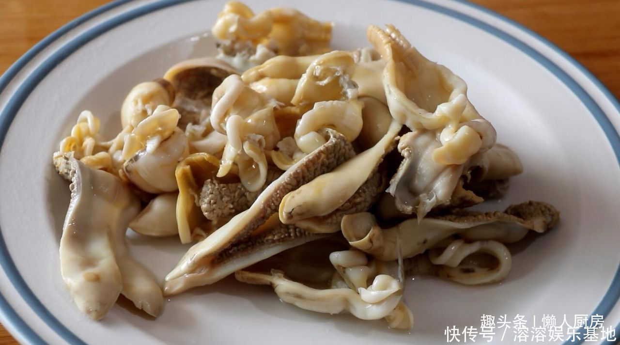 凉拌|夏天最爱吃的凉拌菜,2根芹菜,一点大蛏王,教你做一盘凉拌蛏子