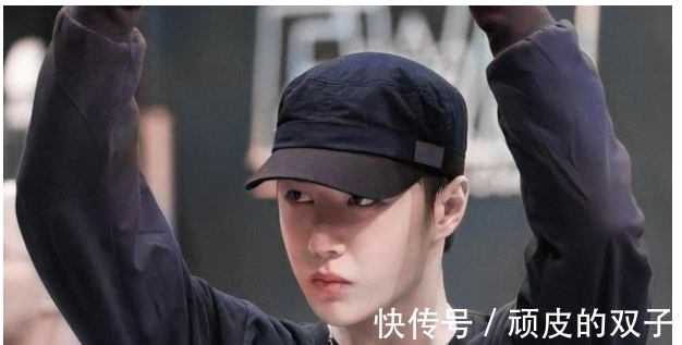 王一博|《这就是街舞》王一博全情投入,身后两人不苟言笑,助理操碎心