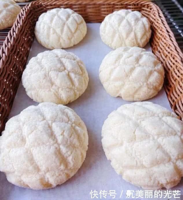 日式菠萝包,咋做才能柔软好吃很多人第一步就错了,关键在和面