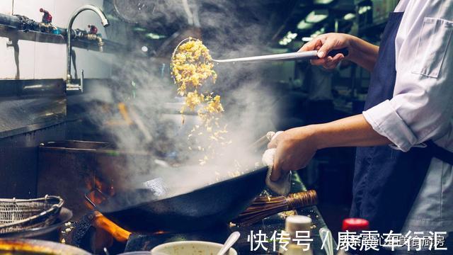 生铁锅|同样都是铁锅？为什么会粘锅和生锈，大厨详细讲解，别再用错铁锅