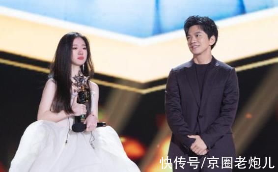 严雯君|18岁成为好声音最年轻冠军！单依纯出道即合作张艺谋