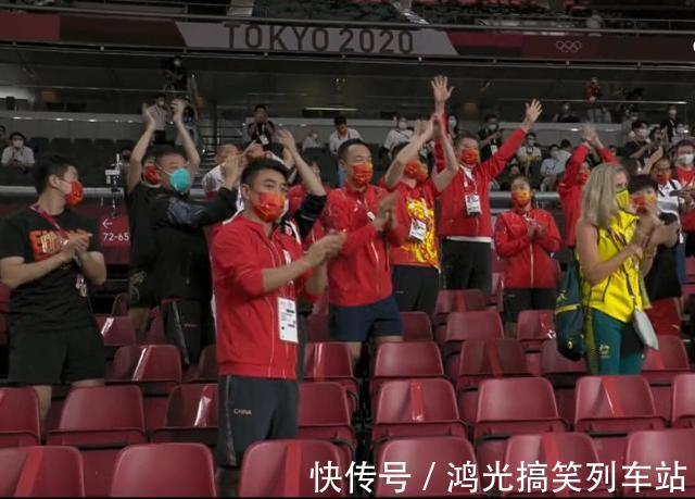 波尔|啥情况!国乒冠军团混入一外国姑娘,离开时这举动满满的尊敬