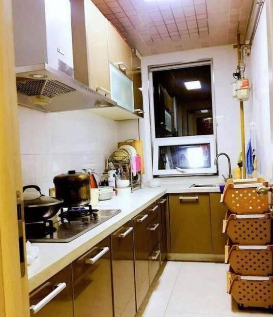 同学|回老家参观同学的新房,一进门就被吓到了,看到卧室笑的我肚子疼