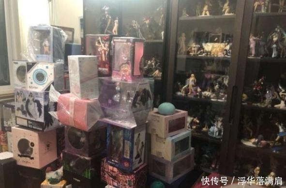 60岁宅男被手办压死,原因令人深思,有钱人买手办真就这么疯狂