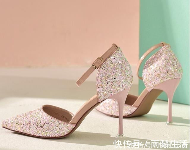 一字带凉鞋 偷偷告诉你，那些真正有品位的人都在穿什么鞋