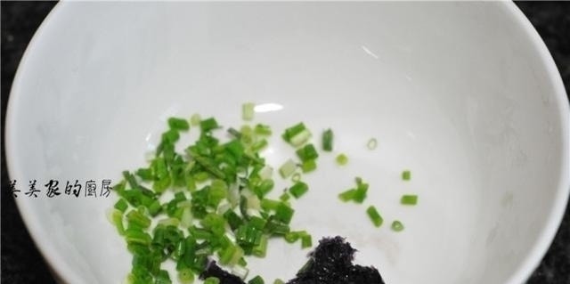 馄饨汤这么调，简单好味道，几种调料，开水一冲，比骨头汤还鲜