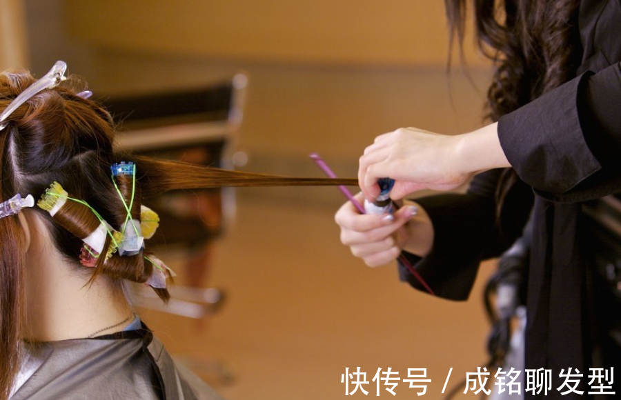 发质|烫发染发同一天做好,还是隔一段时间做好?看完这三点你就明白了