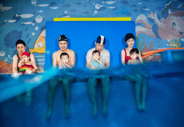 父母|你还不知道什么是亲子游泳?看这里一篇全搞定