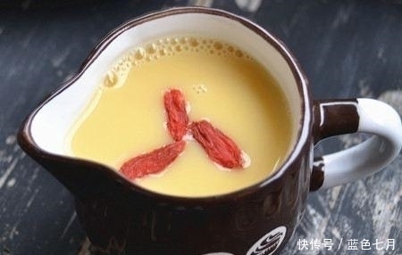 维生素e|枸杞到底是白天吃还是晚上吃?营养师建议你:别超过1个标准