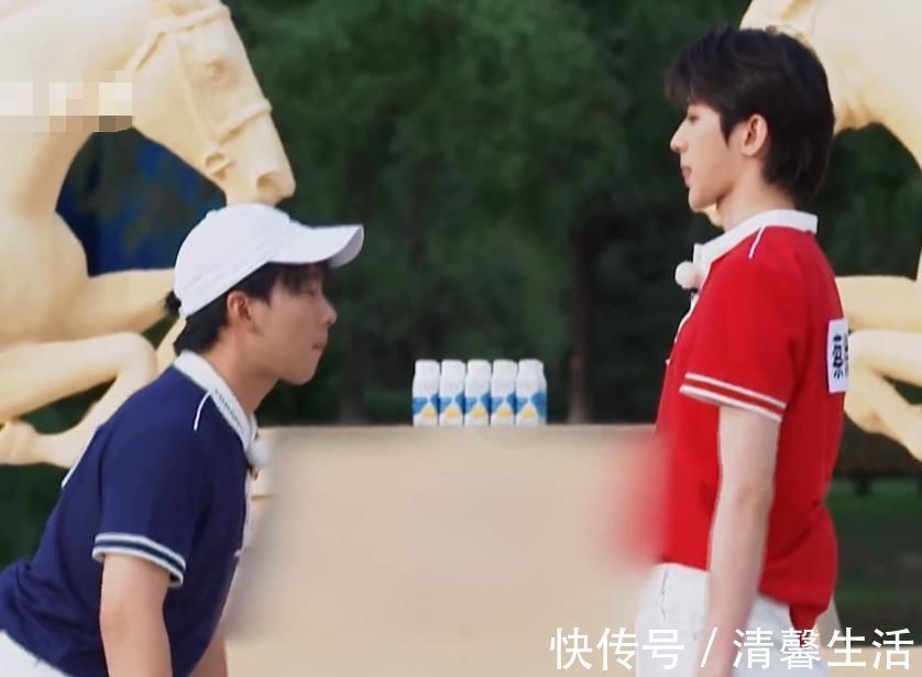 犯规|蔡徐坤为了能赢“作弊”当镜头扫到他的腿，网友太明目张胆了