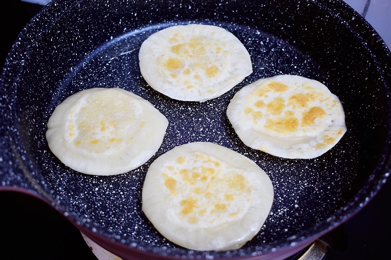 好吃可口的饺子皮香蕉派,美味健康,一口满足