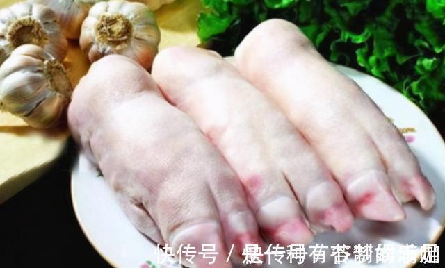 买猪蹄时,挑前脚好还是后脚好?大厨教你一招,以后别再瞎买