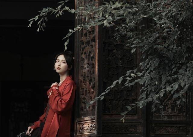 尼姑|生出来太丑吓坏亲娘,尼姑:你不敢养我来养!养出个千古一帝