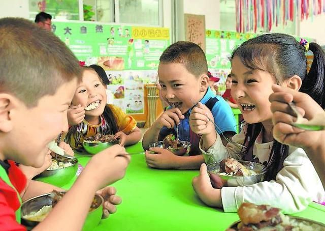 小朋友|敢在人群中表达自己的孩子，家长都避开了这三个坑，做对了三件事