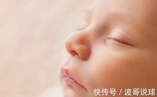 丽娅|新生儿在睡眠中笑不一定是做梦,了解2个原因,妈妈以后就踏实了