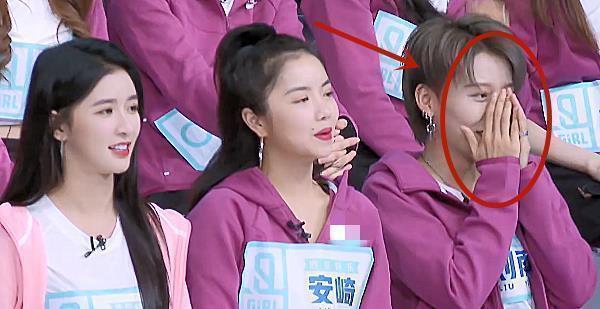 当谢可寅被淘汰时，台上的训练员都是《喜笑颜开》，所以不必谈受欢迎的程度