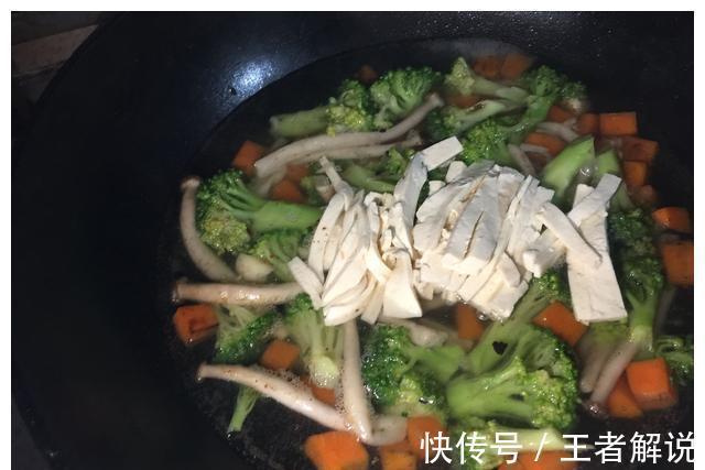蔬菜汤|想做出那种让产妇喝完还想喝的汤?得记住这几个技巧,营养又鲜美