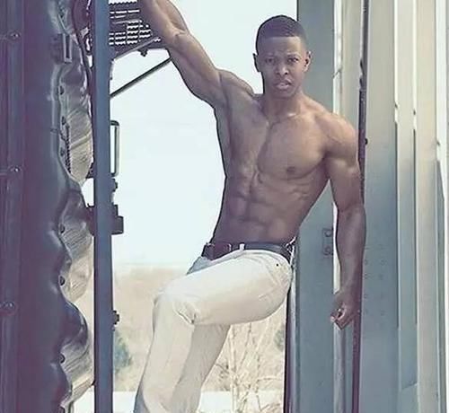 他没有心脏却仍坚持健身,美国27岁小伙感动全球