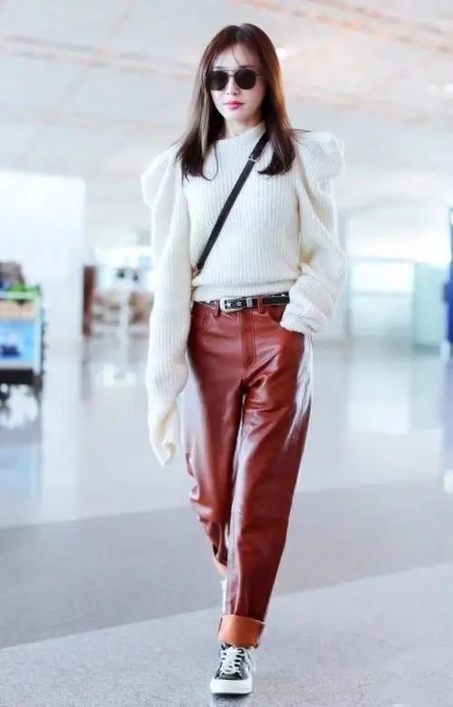 阔腿裤大势已去,今年流行“毛衣+直筒裤”,时髦显瘦,还显腿长