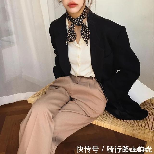 “ 衬衫 + 毛衣 ”叠穿,冬天这样穿真的时髦炸了!