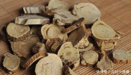 这种药材叫做苦参,可以很好的排出我们体内毒素!