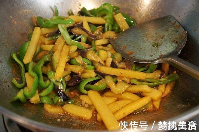 五香粉|土豆和它才是“天生一对”,我家隔天必吃1次,不放肉比肉还香