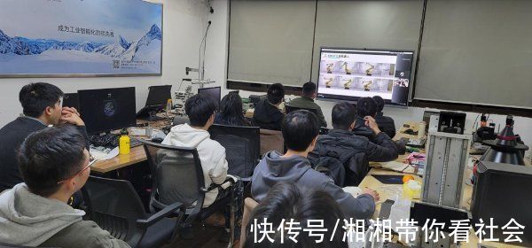 机器视觉|武汉理工大学信息工程学院尹勇教授:工业机器人绝对精度问题探讨