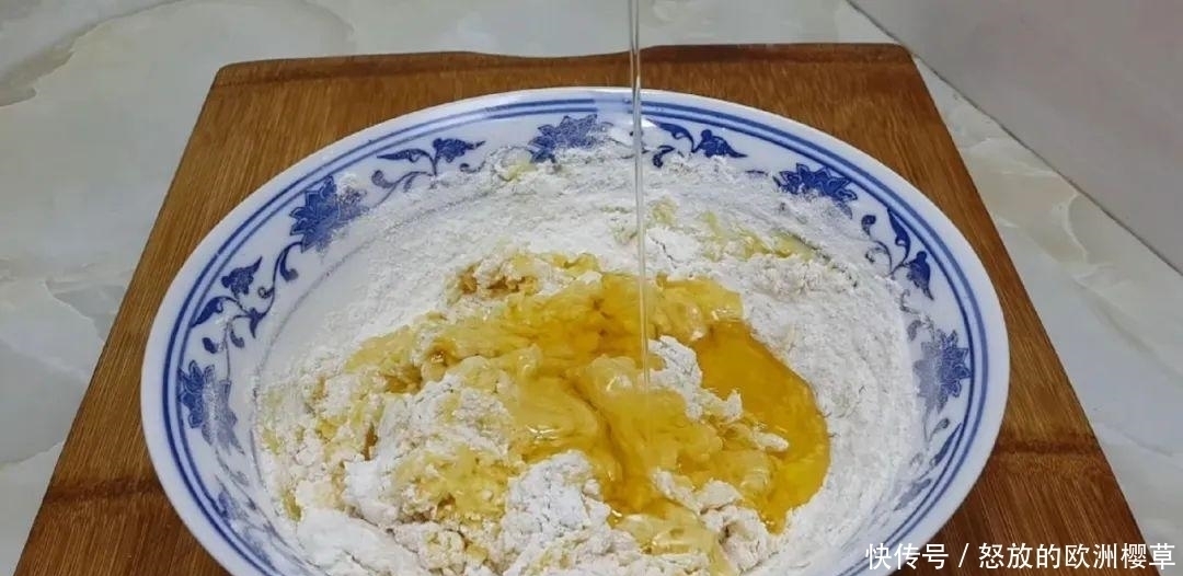 好吃|面包这样做才好吃,加4个鸡蛋,比蛋糕简单好吃,没烤箱也能成功