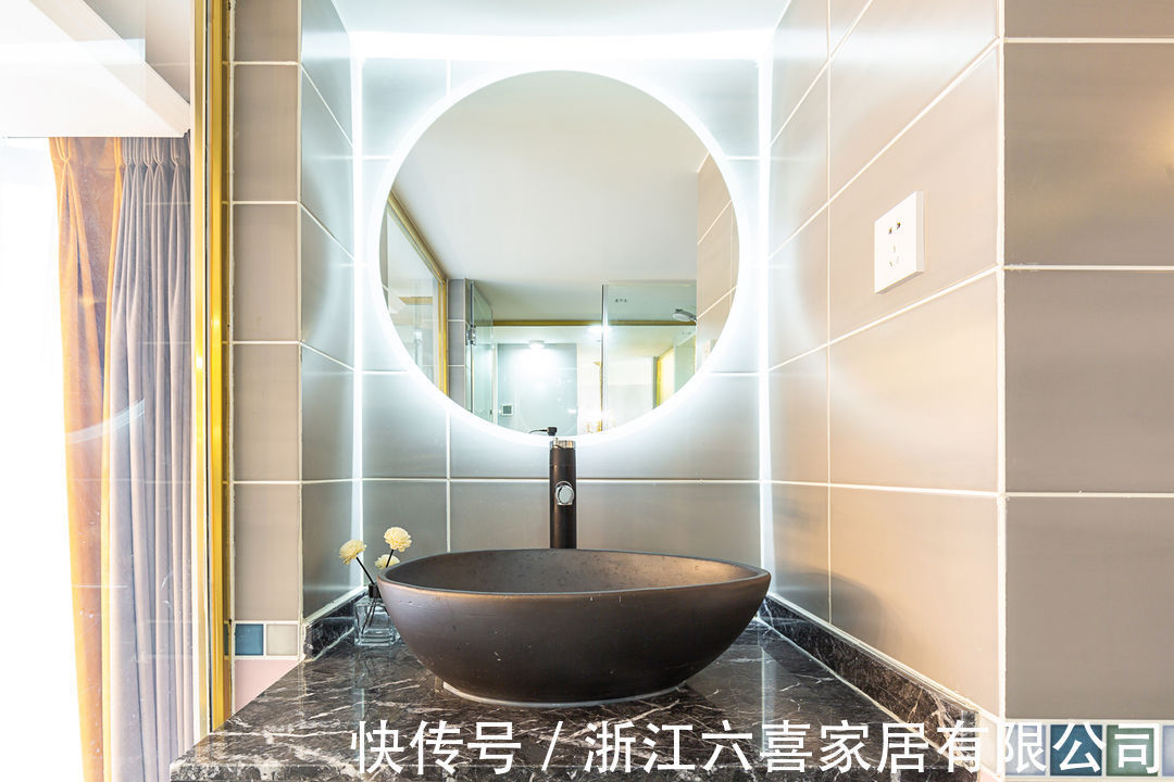 衣帽间|当时尚高级灰遇上粉色少女心，65㎡轻奢风打造理想的高品质居住空间