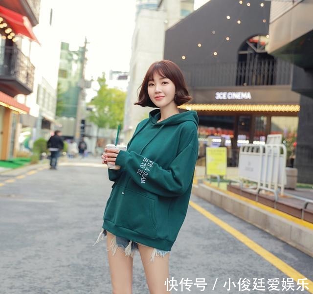 减龄|减龄又百变的卫衣,可以淑女还可以性感,初春的不二选择