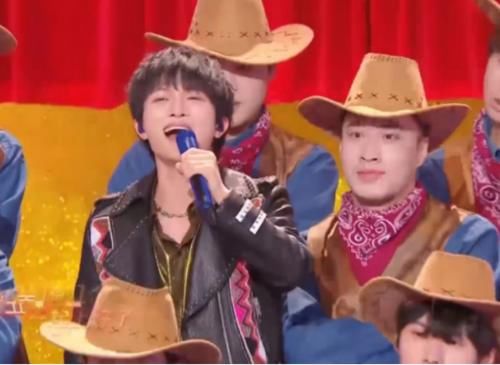 春晚大赢家，独揽四个热搜，周深实力再获认可