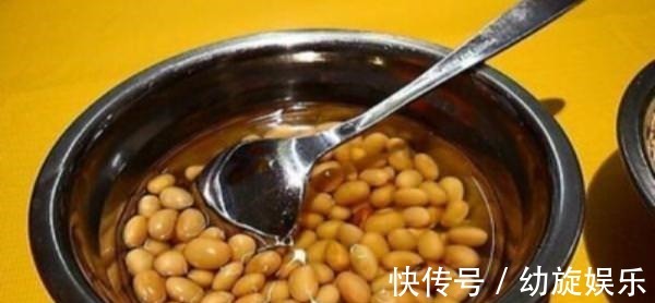 叶片|绿萝的最爱,家家都有,2周喂一点,叶子油绿翠亮,新叶巴掌大