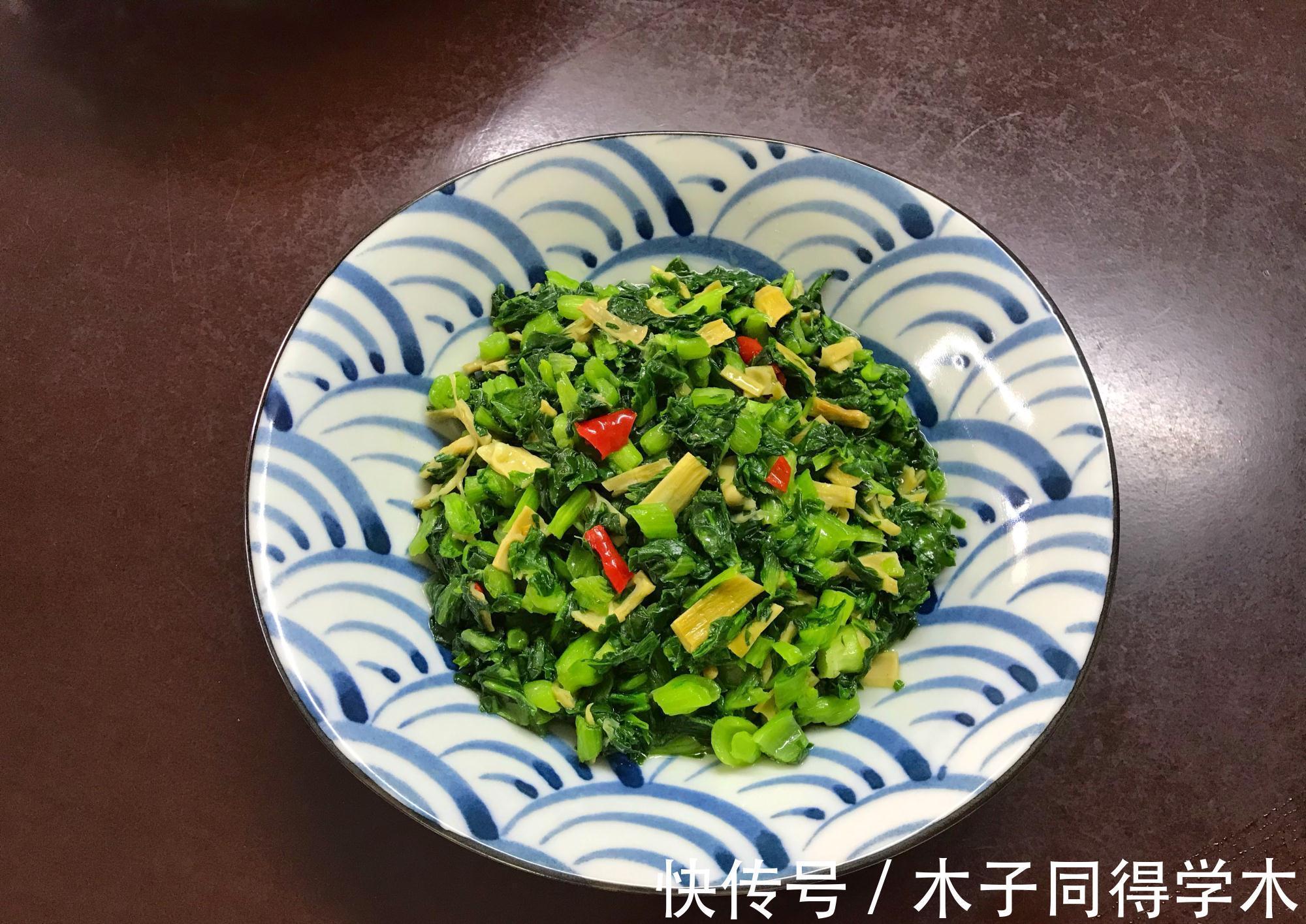 一家三口的假期晚餐，4菜1汤，第2道最有特色，网友：从来没吃过