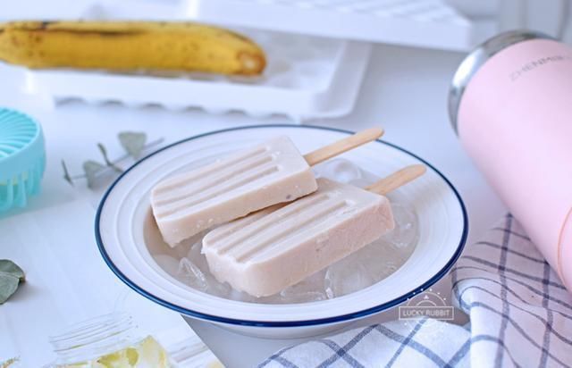 试一试|天热想吃冰棍不用买,这款懒人冰棍值得试一试,搅一搅冻一冻就好