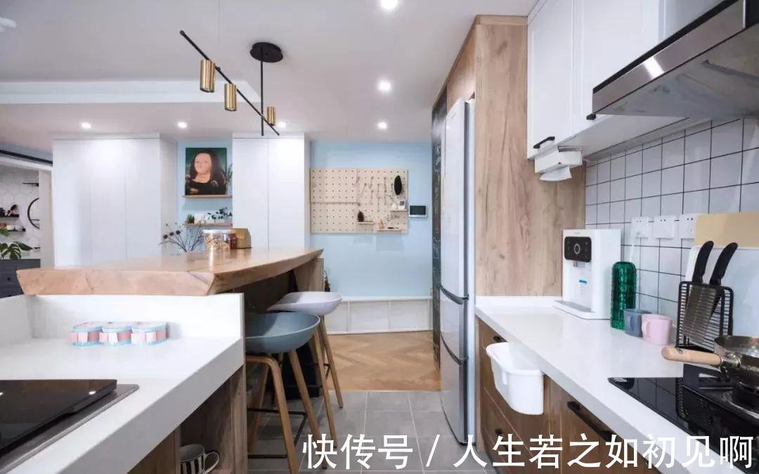厨房|5㎡厨房这样装,好看又实用!见缝插针塞冰箱,打满橱柜收纳强!