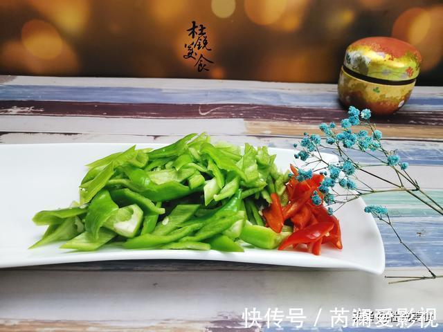 红彩椒|口蘑是唯一含维生素D的蔬菜，多贵都要买，做给家中老人与娃吃
