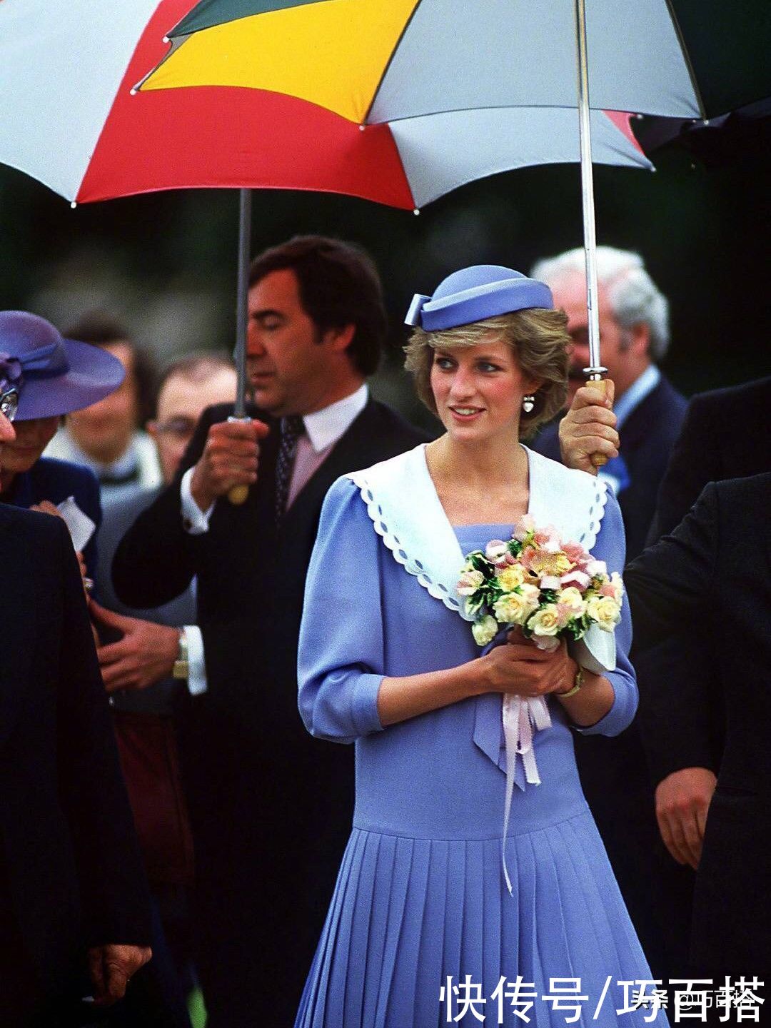 穿搭|穿搭时不时髦看细节！根据脸型选择衣领，魅力提升好多倍